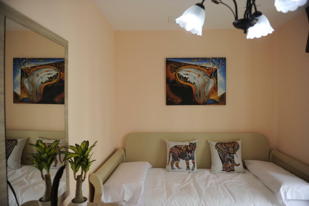 Retiro Del Teatro Almagro Hotel ภายนอก รูปภาพ